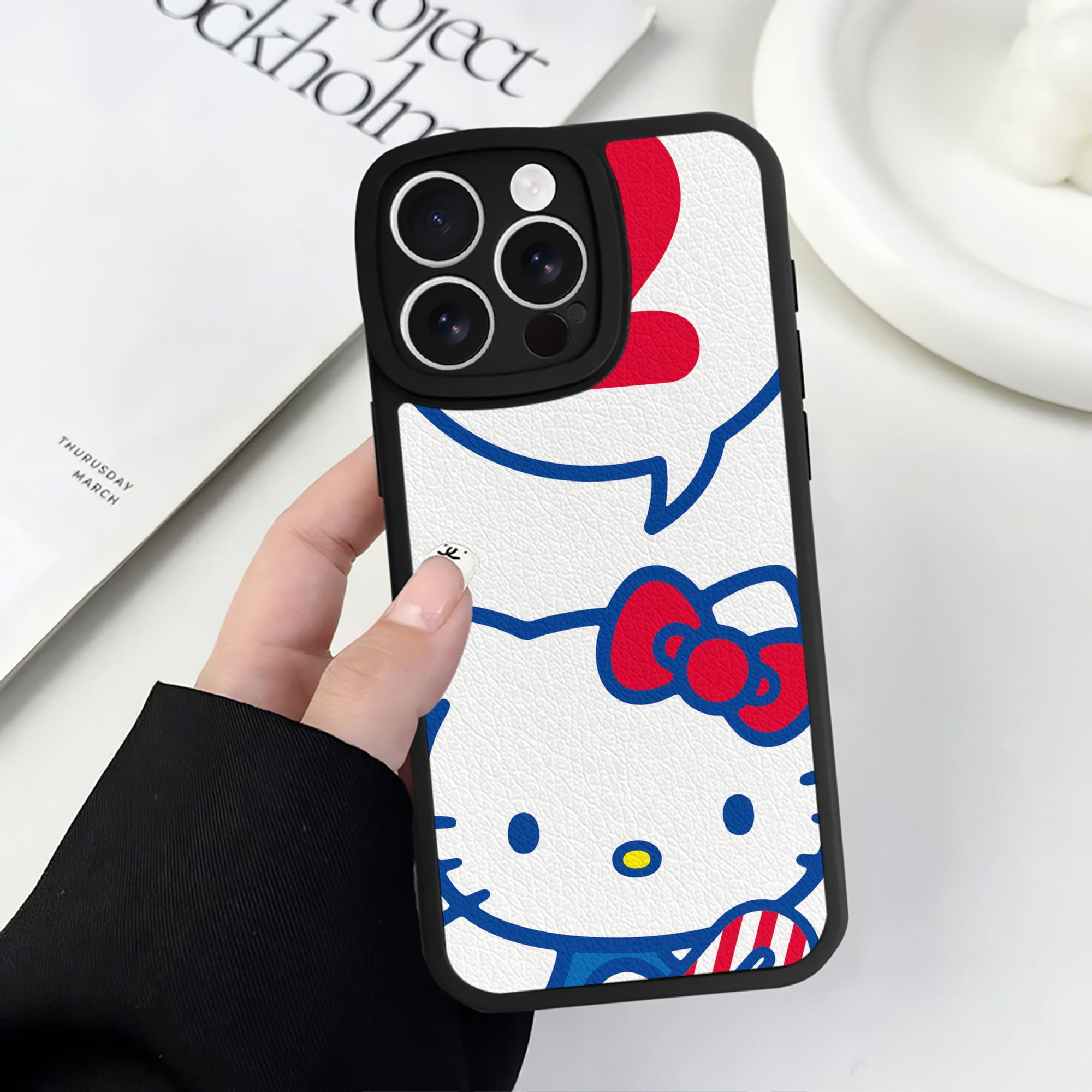 （画像用） Hello Kitty ハローキティ 【iPhone 16シリーズ対応】シリコンスマホケース（レザー調） 材質：シリコン